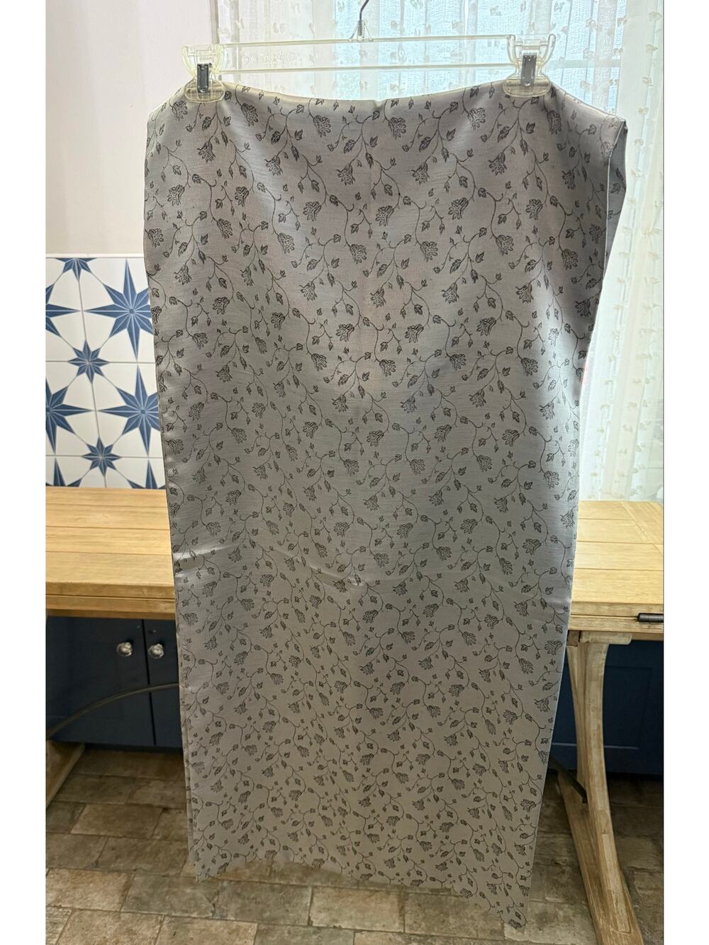 Silver Floral Jacquard Wrap – Perfect for Formal Events 80" x 20"